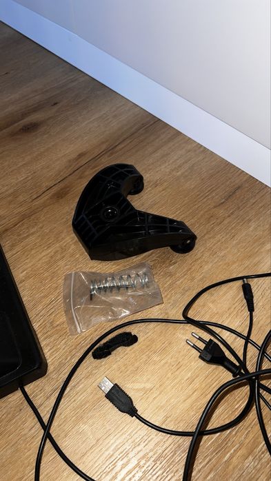 Volante + Pedais THRUSTMASTER (PS4 PS5 PC)