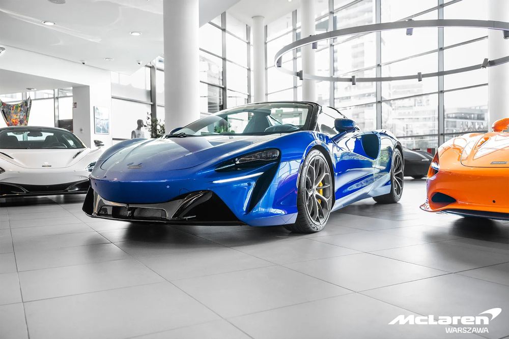 McLaren Artura Spider Aurora Blue