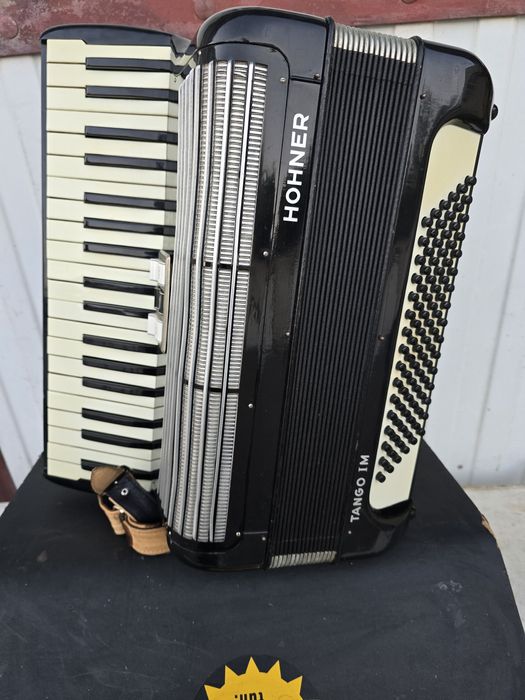 Akordeon Hohner Tango I M - 96 basów.