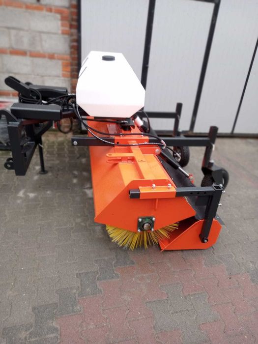 Zamiatarka drogowa uliczna Metal Technik