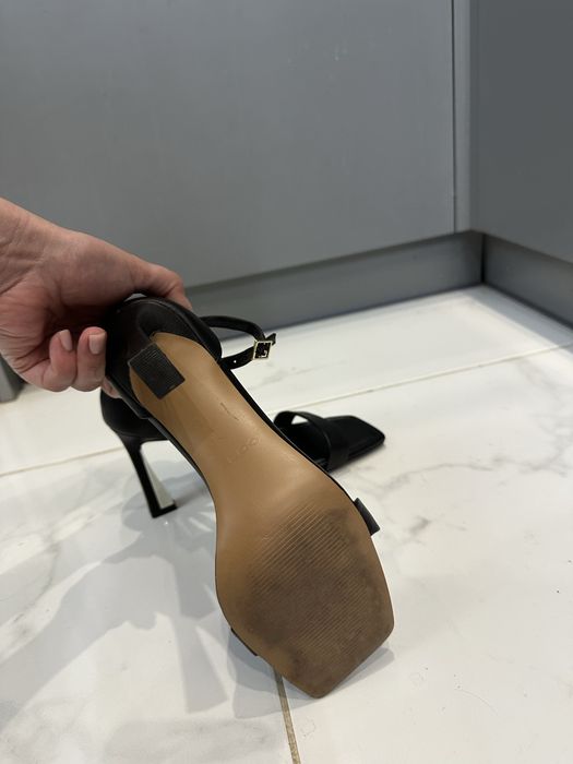 Шкіряні босоніжки Aldo