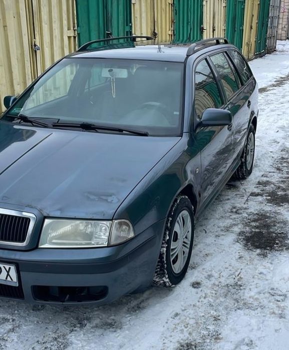 Skoda oktavia tour 1.9tdi 2007p СВІЖОЗАГНАНА в дуже чудовому технічному стані мотор працює як годинник турбіна суха без підтікань дує,ходова не гримить салон охайний фаркоп,свіжий АКБ.заиігено турбіну,перебрані форсунки з під стенду замінено шайби під форсунками грм новий масло свіже мів катаййся капот не відкривай