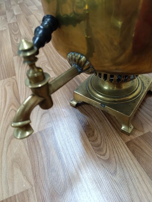 Антикварный жаровой самовар Баташевых (Тула), форма Банка, медали