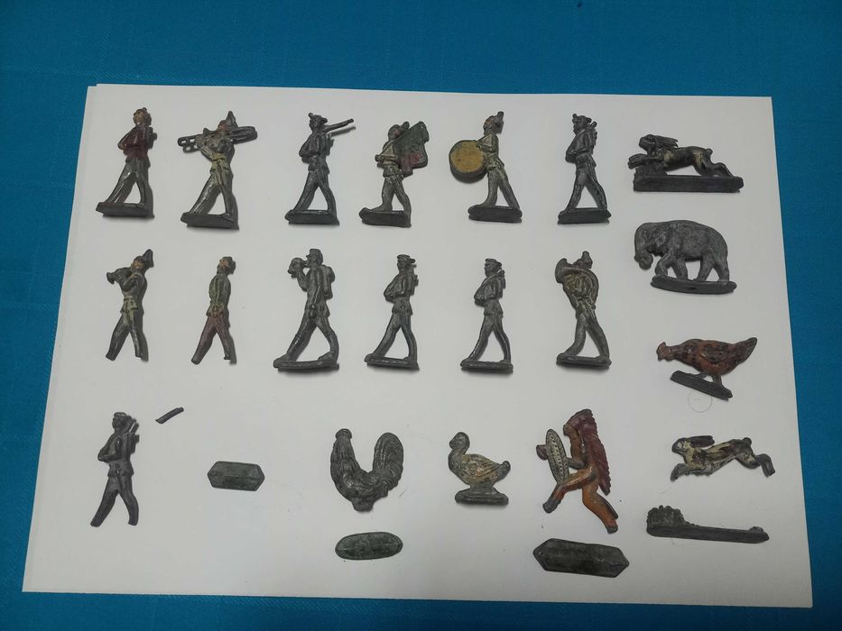 Figuras de chumbo antigas