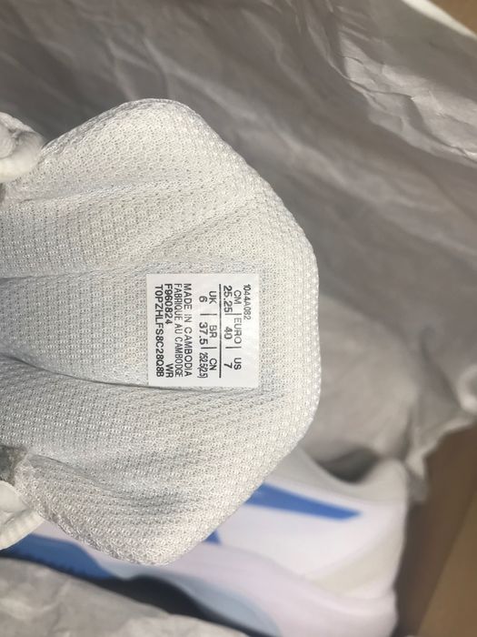 Кросівки Asics для волейболу/тенісу