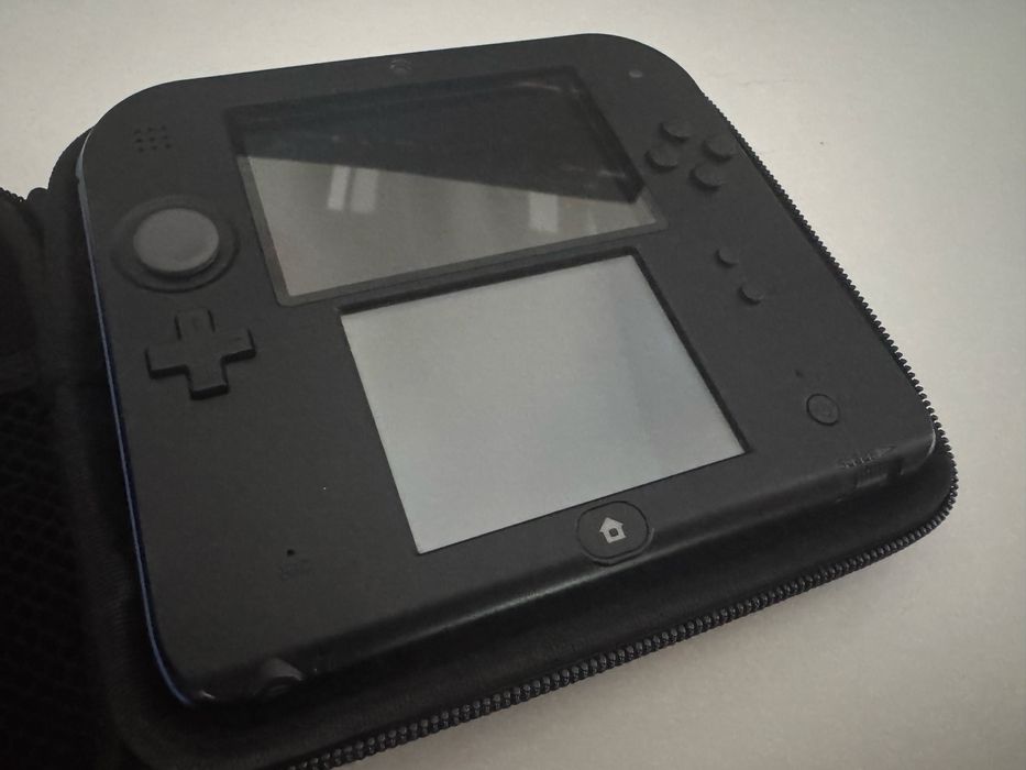 Nintendo 2ds azul e preto
