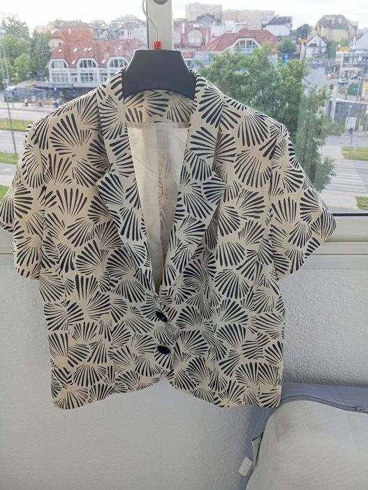 Garsonka letnia spódnica i żakiet na podszewce.