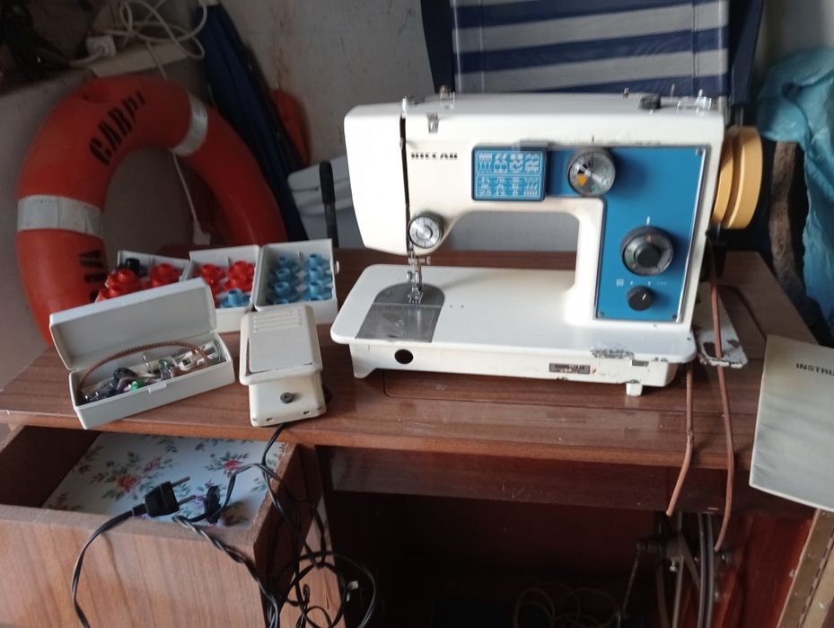 Máquina de costura RICCAR maia movel