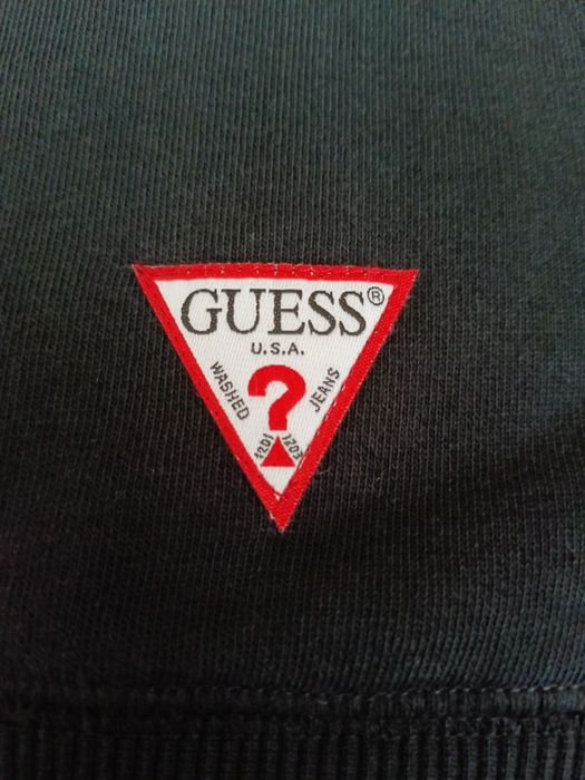 Czarna bluza Guess (rozmiar XL) - haftowane logo, stan bardzo dobry