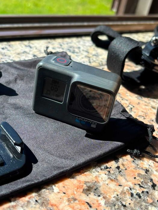 GoPro Hero 6 Black, cartão SD e acessórios