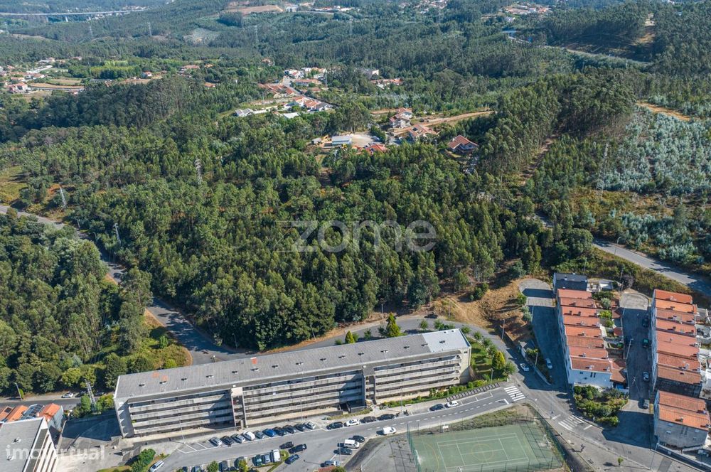 Terreno Urbanizável com 2.900 m² em Crestuma – Vila Nova de Gaia