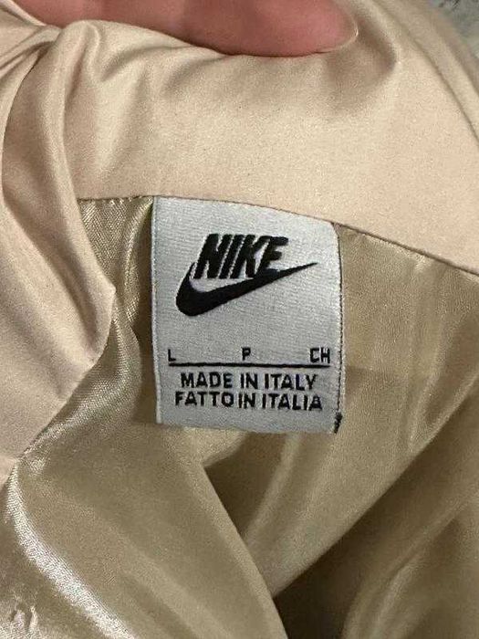 Жилетка жіноча бежева nike