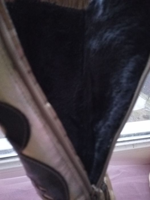 Зимние сапоги ,золотые,с красивым декором,750 гр на узкую ножку