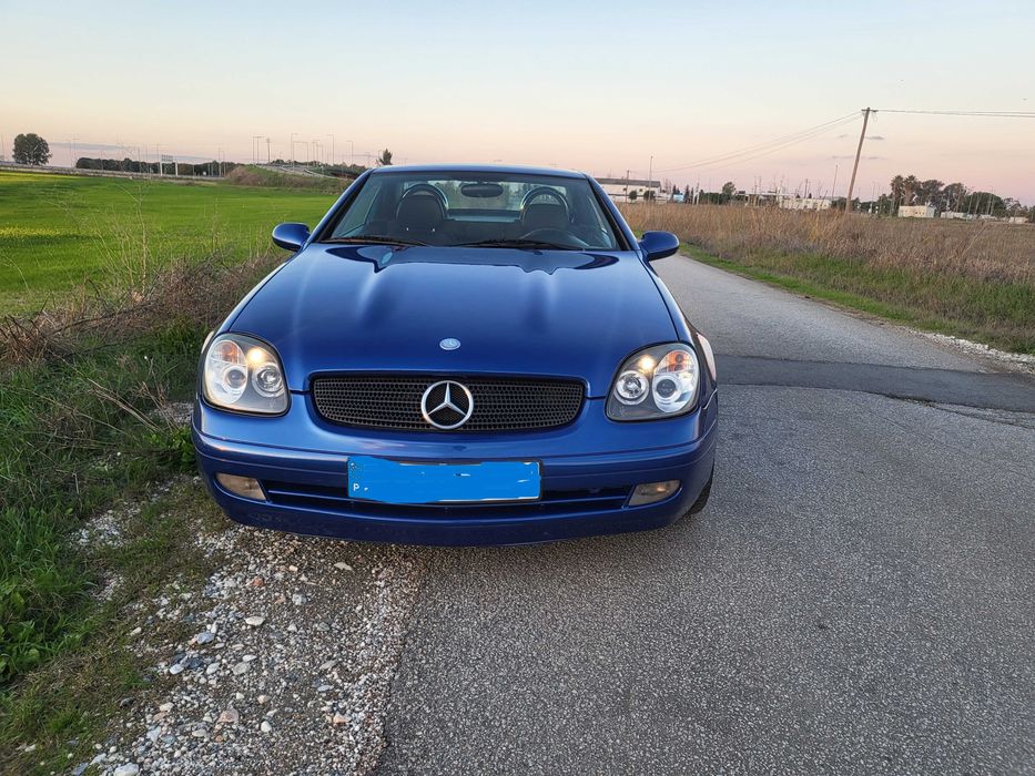 "Mercedes SLK: potência, elegância e performance ao seu alcance."