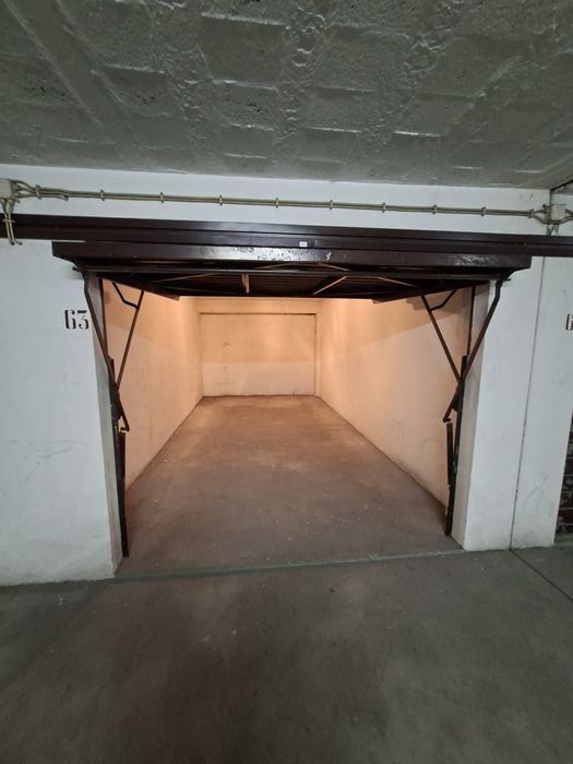 Garagem fechada para arrendar