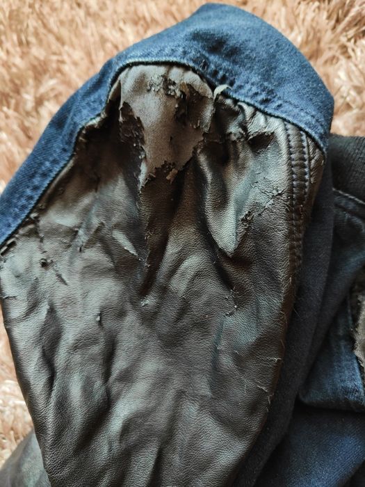 Bomberka jeansowa ze skórzanymi rękawami