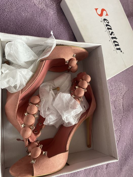 Buty na obcasie