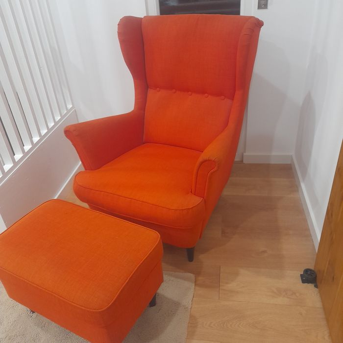 Poltrona com banqueta