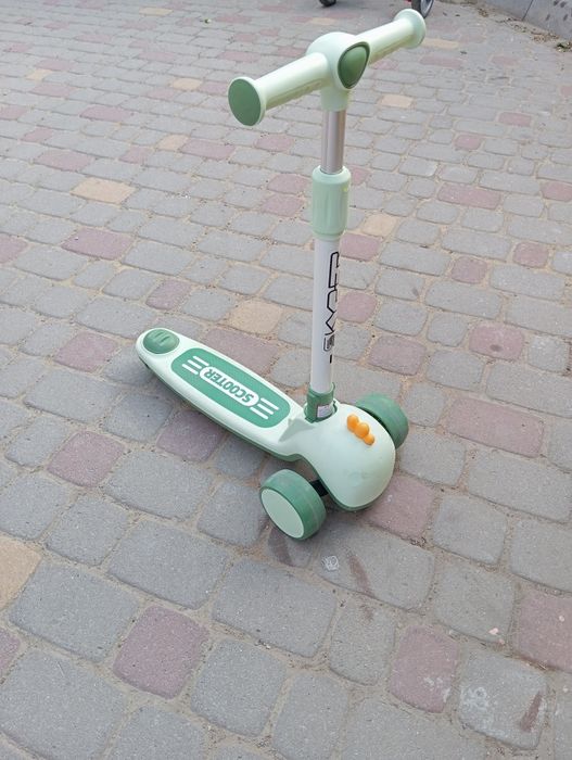Самокат триколісний Maxi" Skyper"
