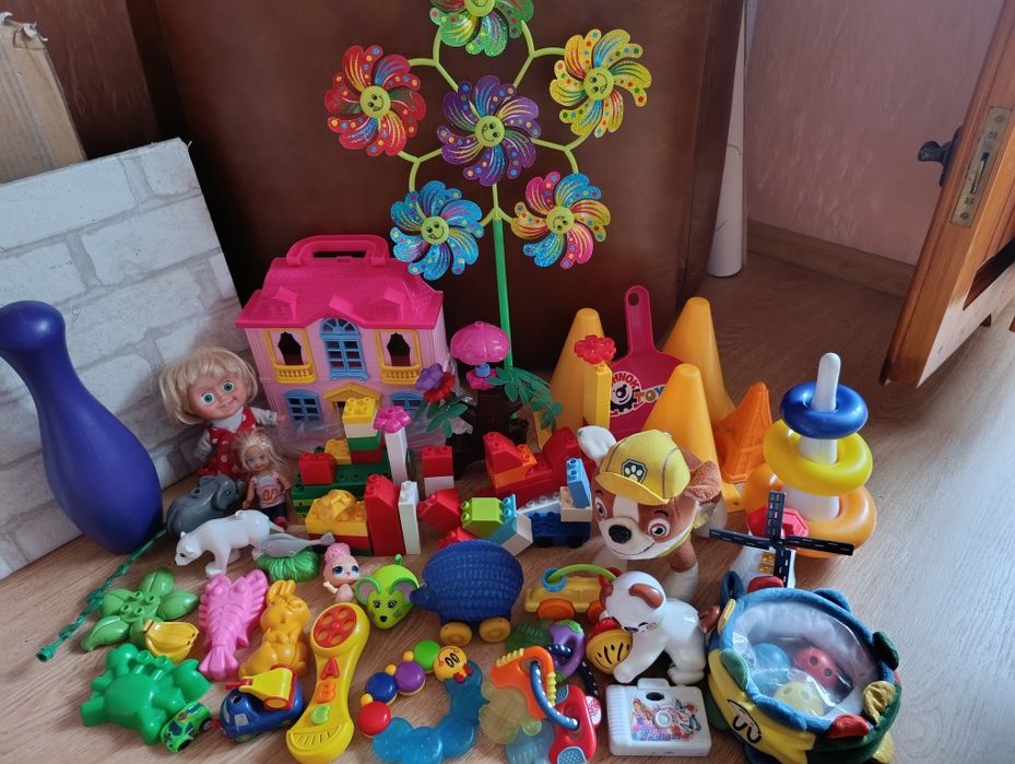 Іграшки ( усі за 100 грн )