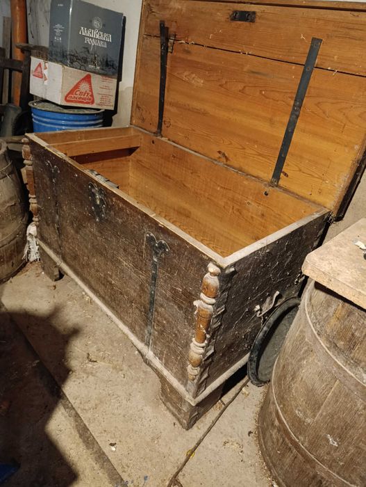 Старовинна скриня