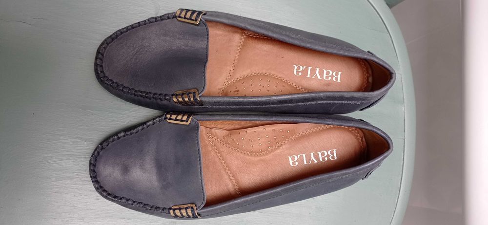 Granatowe z miękkiej skórki mokasyny Bayla