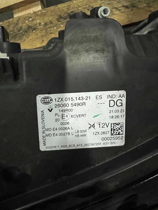 Otica esquerda Renault Megane V 5