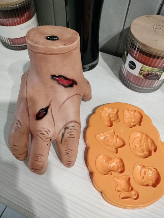 Ręka chodząca na halloween. Plus gratis.