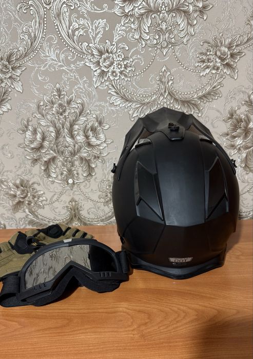 Мото шлем (кроссовый)