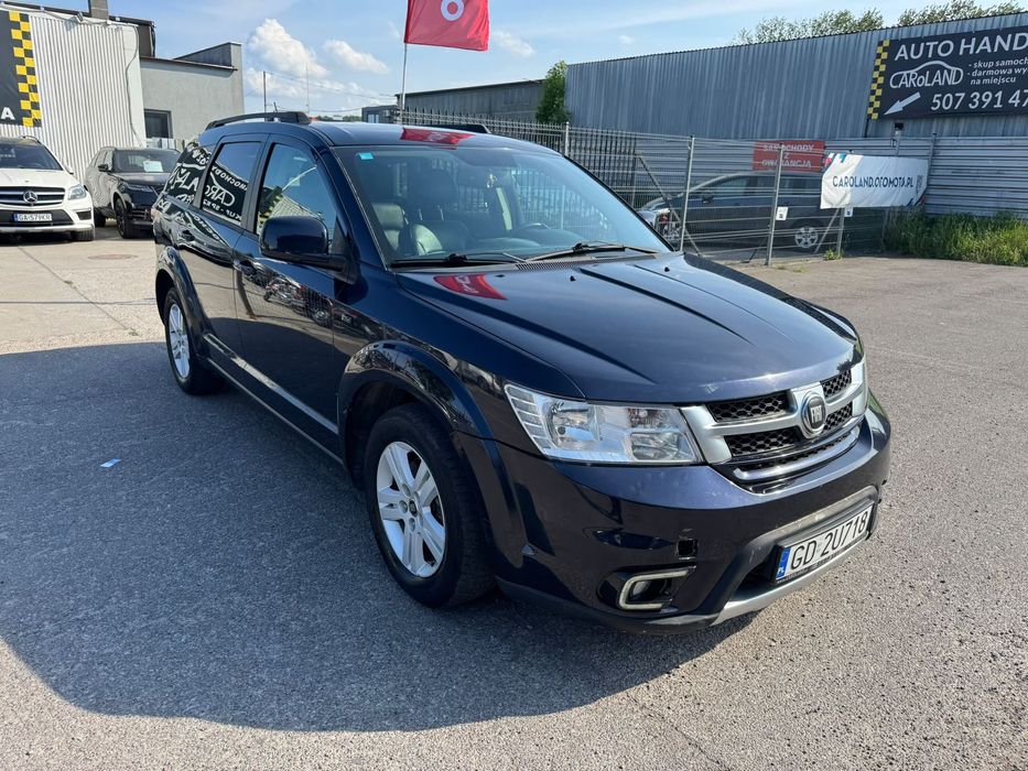 Fiat Freemont Automat 4x4 7-osobowy HAK Klima 3 strefy Nawigacja
