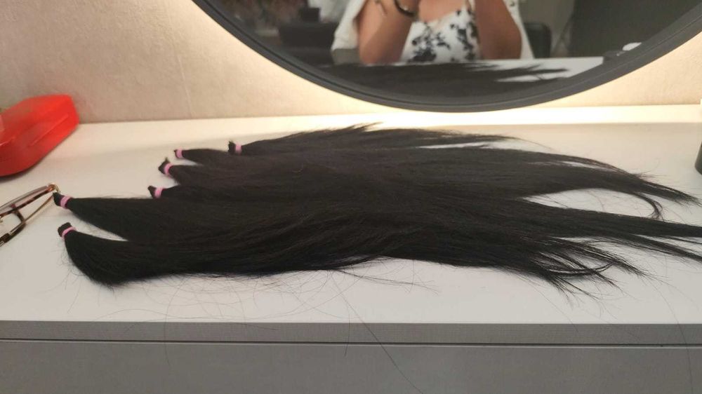 Cabelo sem progressiva e pintado de preto saudável