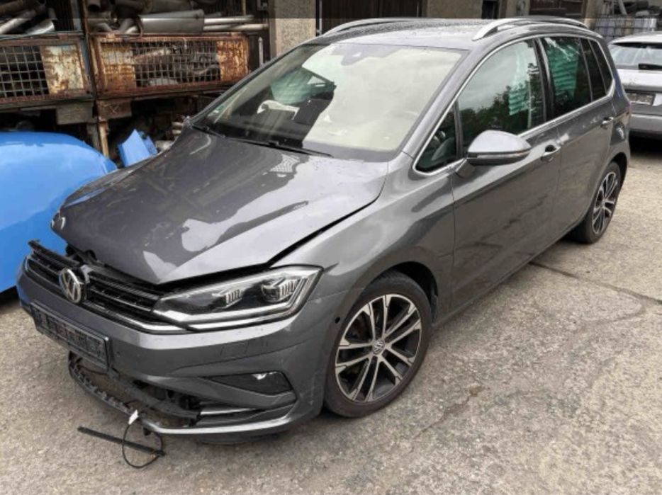 Vw Golf VII Sportsvan blotnik lewy przod LR7H Igla w kolor