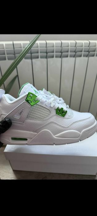 Nowe Air Jordan 4 Retro