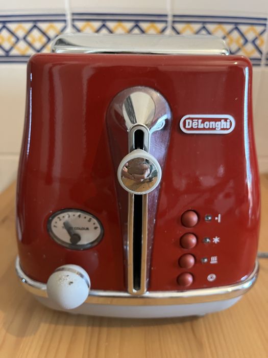 Torradeira DeLonghi Icona Capitals Tokyo Red