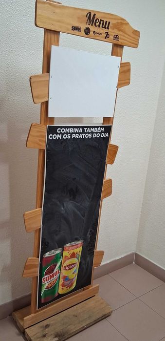 Suporte/Porta Menus Vertical de Chão - SALDOS