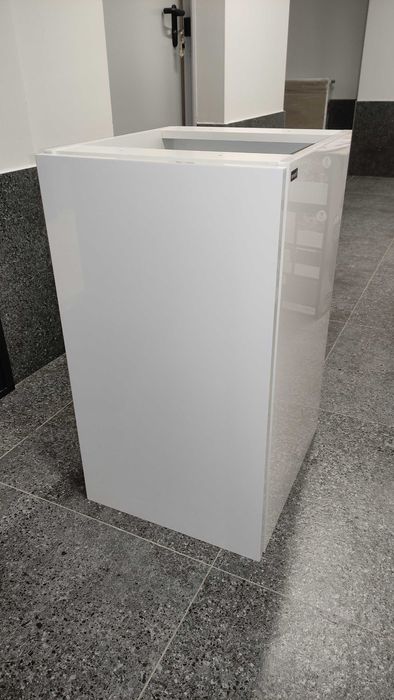 Szafka Cersanit City 40 z koszem na pranie.