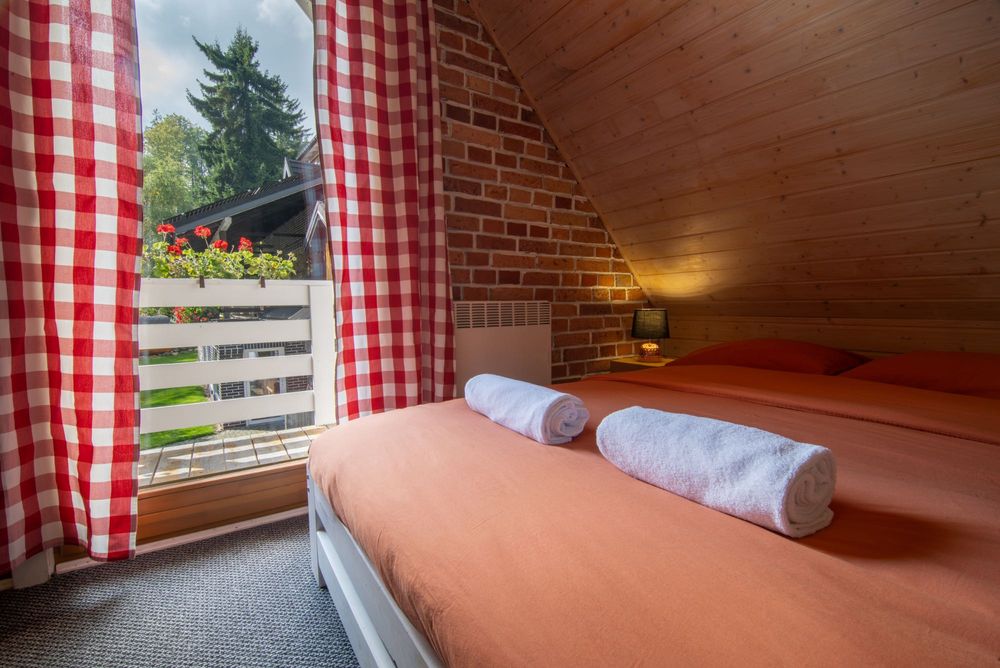 Górskie Domki - sauna i jacuzzi (dom lub pokoje)