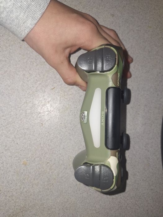 Pad do ps 4 ,dual shock pad w bardzo dobrym stanie