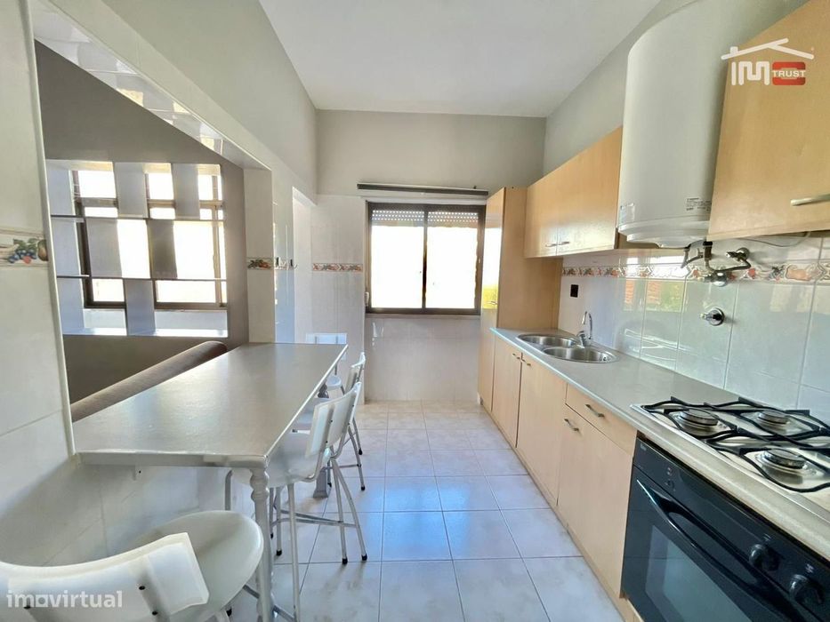 T1 Renovado com Marquise na Rua Bartolomeu Dias  Excelente Localização — Barreiro E Lavradio, Setúbal