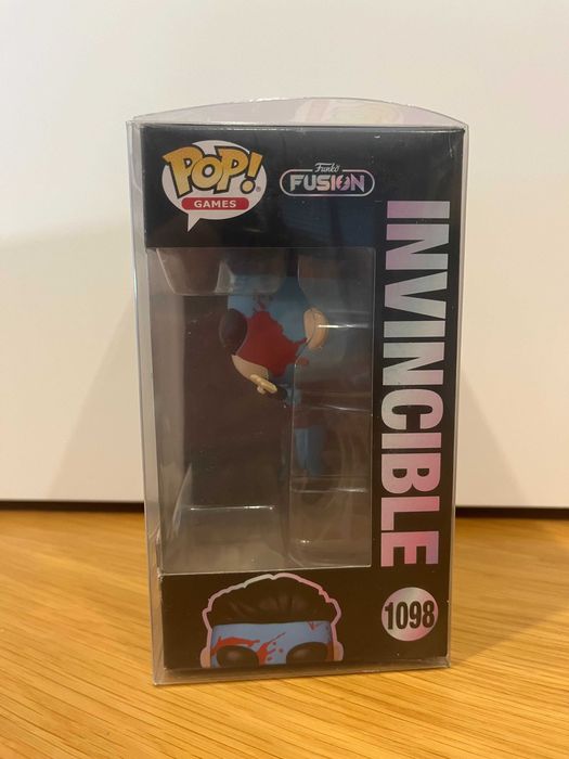 Vendo Funko POP! - Invincible Chase #1098 (Funko Fusion) novo e com a caixa danificada