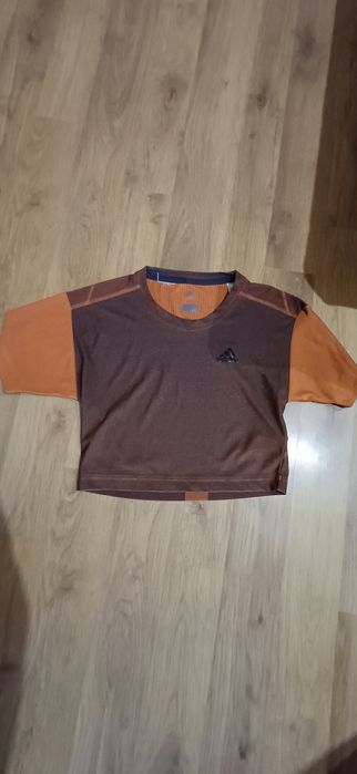 Вкорочена adidas футболка