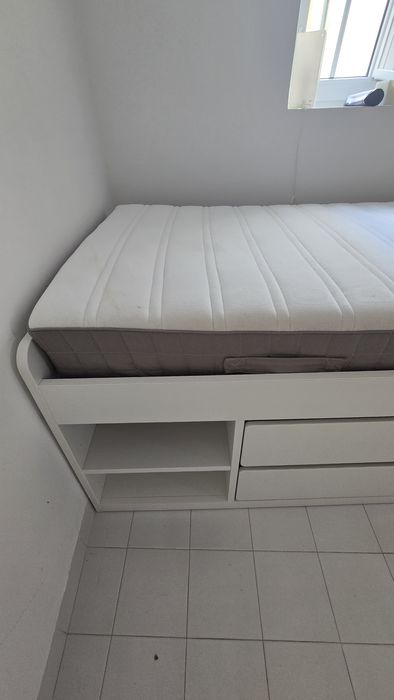 Cama individual com arrumação + colchão – 150 €