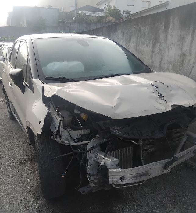 vendo Renault captur 0.9 TCE 90cv nacional 2015 acidentado salvado