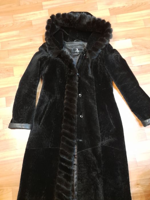 Пальто из мутона и вставками норки