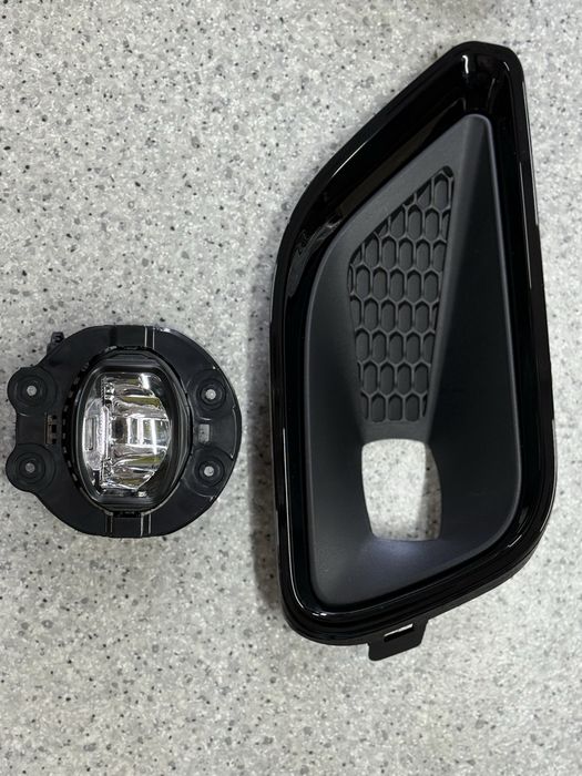 Накладка Jeep Cerokee черный глянец противотуманки Jeep Cherokee 2019+