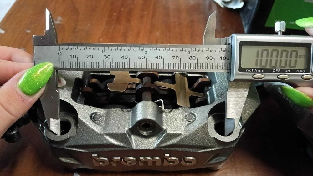 Ducati Monster 821 Zaciski Hamulcowe Brembo Klocki Hamulcowe MONOBLOCK