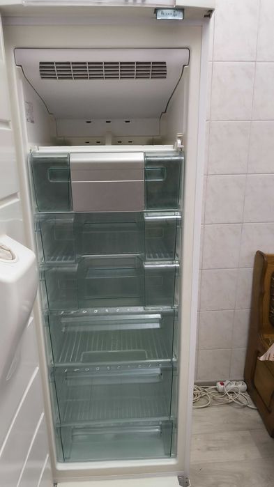 Морозильна камера Electrolux