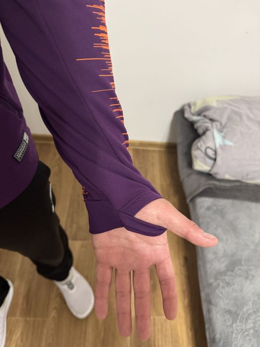 Продам футбольную кофту Nike