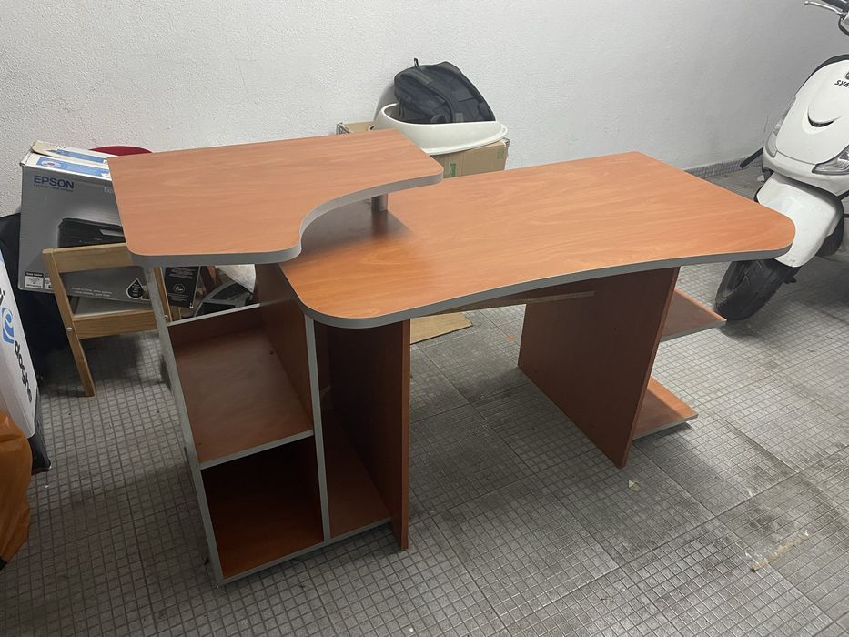 Secretaria de madeira