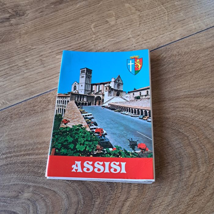 Zestaw 16 pocztówek harmonijka przedstawia Asyż (Assisi) miejsce urodz